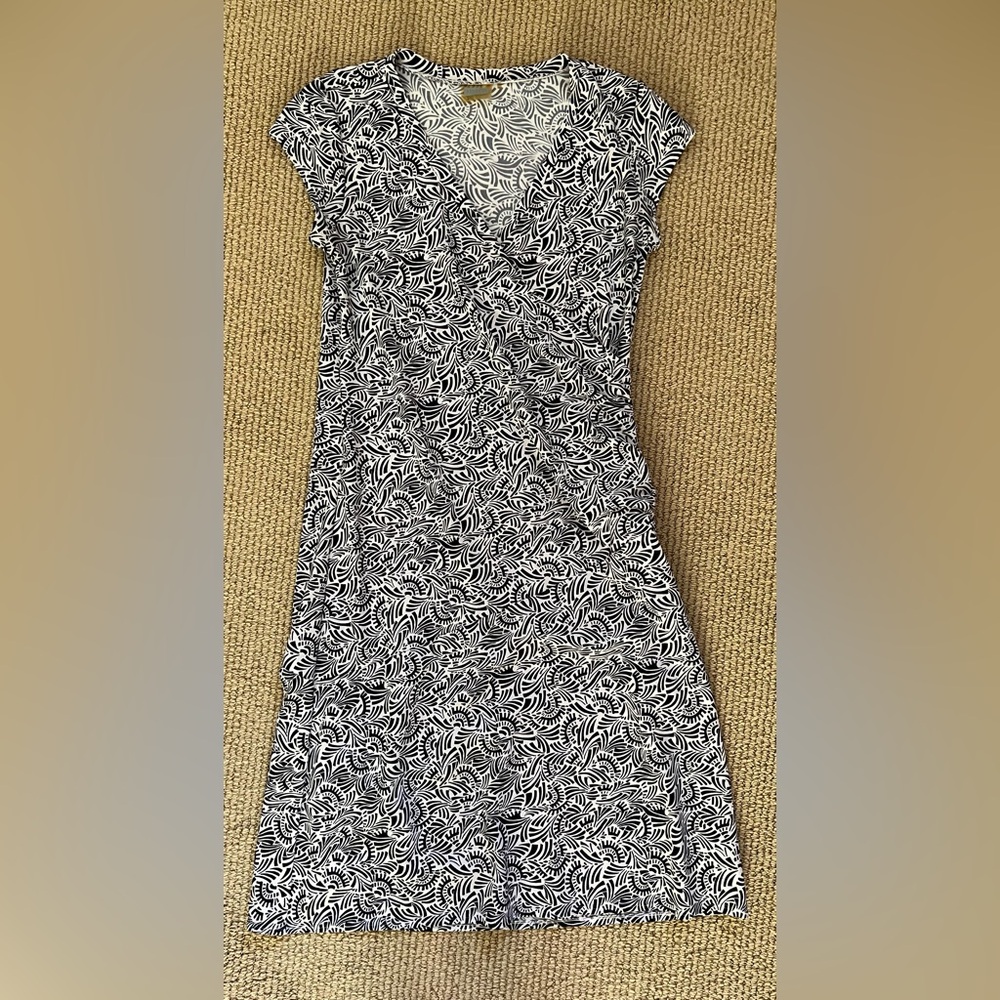 Athleta Faux Wrap Floral Medium Dress Black White Cap Sleeve Geometric Pattern